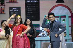 Ishita Arun Instagram - ‘ऐका दाजिबा…’ कॉलेज मधे होतो, तेव्हा गाजलेलं झालेलं गाणं.. 
त्यावर परफॉर्म करायचा योग आत्ता आला.. social media गाजवणाऱ्या कलाकारांबरोबर..
हसताय ना ..? हसायलाचं पाहिजे..! 
या शनिवारी आणि रविवारी… रात्री ९ वाजता colorsमराठी वर
@bhargavi_chirmuley 
sulekhatalwalkar
@veenie.j 
@madhurasrecipe 
@ishitta.arun 
@smitashewaleofficial 
@colorsmarathi 
#hnhp #hasataynahasayalachpahije #colorsmarathi #nileshsabale