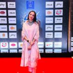 Ishita Arun Instagram - Thank you @mumbaitimes for inviting me to the Ma.ta Sanman Awards! The highlight of the evening was meeting the great Suman Kalyanpur. . . . . . . . . . . . . . . . . . . . . . . . . . . . . . . . . . . . . . . . . . . #matasanman #maharshtra #awards #awardshow #Matasanman #Maharashtratimes #marathi #actress #bollywood #fashion #celebrity #fyp #foryoupage #ishittaarun