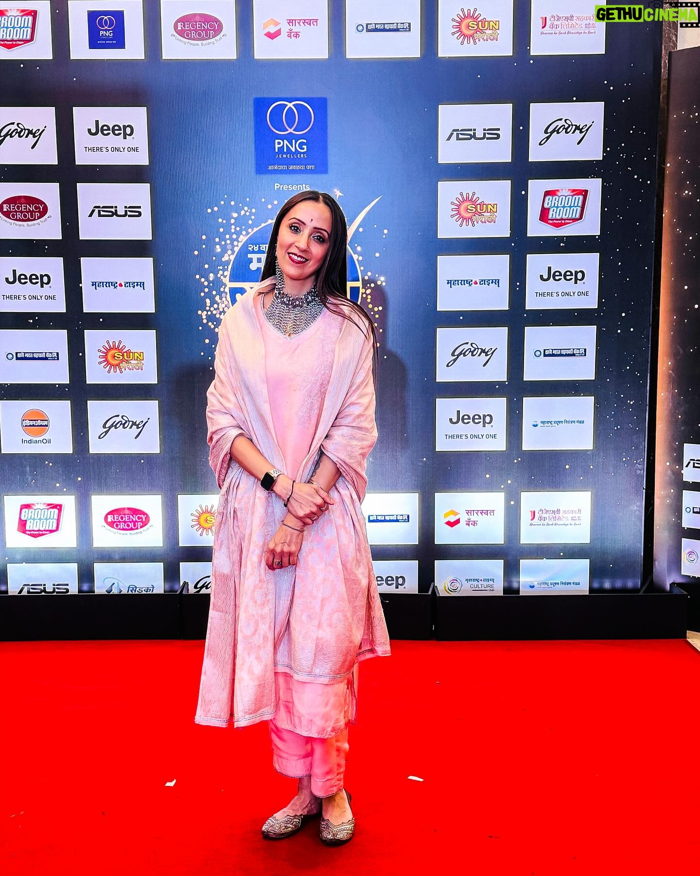 Ishita Arun Instagram - Thank you @mumbaitimes for inviting me to the Ma.ta Sanman Awards! The highlight of the evening was meeting the great Suman Kalyanpur. . . . . . . . . . . . . . . . . . . . . . . . . . . . . . . . . . . . . . . . . . . #matasanman #maharshtra #awards #awardshow #Matasanman #Maharashtratimes #marathi #actress #bollywood #fashion #celebrity #fyp #foryoupage #ishittaarun