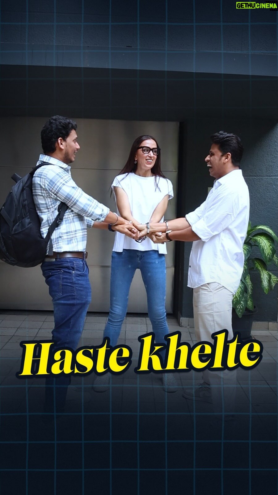 Ishita Arun Instagram - Haste khelte😃 . . . . . . . . . . . . . . . . . . . . . . . . . . . . . . . . . . . . . . . . . . . . . . . . . . . . . . . . . . . . . . . . . . . . . . #mhj #hasyajatra #maharshtrachihasyajatra #prithvik #nikhil #nikhilbane #sarcasm #lifeadvice #funny #funnyreel #comedy #reelsindia #marathicomedy #marathi #fyp #foryoupage #ishittaarun #explore #exploremore