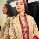 Ishita Arun Instagram - Studio lighting ho toh @prithvitheatre ke bathroom jaisi! . Outfit @archanajaju.in (love her ❤️) Jewelry - @amrapalijewels . . . . . . . . . . . . . . . . . . . . . . . . . . . . . . . . . . . . . . . . #amrapalijewels #prithvi #prithvitheatre #indian #kurti #suit #dupatta #brown #fashion #style #elegance #glam #traditional #vibes #look #ootd #glamlook #ishittaarun