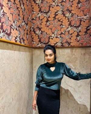 Ishwarya Ravichandran Instagram - There are many hidden surprises in this world for the next second🧚🏻‍♂️🌏🦋🎼
.
.
.
.
.
.
.#surprise #world #party #livemusic