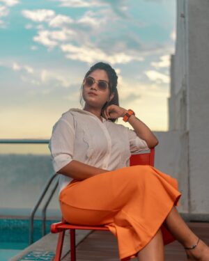 Ishwarya Ravichandran Instagram - 🤍🧡🤍🧡…. Peace 
.
.
.
.📸: @praveen_tamilselvan