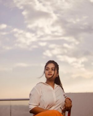 Ishwarya Ravichandran Instagram - 🤍🧡🤍🧡…. Peace 
.
.
.
.📸: @praveen_tamilselvan