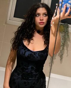 Isis Hainsworth Most Liked Photos and Posts