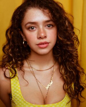 Isis Hainsworth Instagram - 🍌💛
photo by @stewartbywater