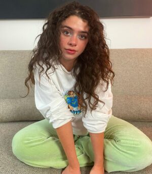 Isis Hainsworth Instagram - A little bit ˢʰʸ