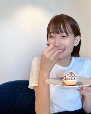 Ito Ohno Instagram - 皆さまにお知らせです。
おとなの週末Webにて、スイーツ連載『大野いと&美山加恋の「おかしなコーヒーのハーモニー」』が始まりました☺️✨
念願のスイーツ連載とっても嬉しいです！！♡今回、美山加恋ちゃんとリレー形式で美味しいスイーツとコーヒーを紹介していきます。
第一回目はリベルターブルの商品を紹介しています。
ぜひご覧ください🧁
#おとなの週末
#おとなの週末web 
#リベルターブル

https://otonano-shumatsu.com/articles/325537