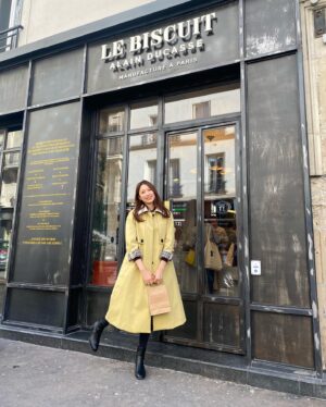 Ito Ohno Instagram - フレンチやチョコ好きの私にとって、神さまのような存在のアランデュカスさん。アランさんのレシピ本を読むほど大ファンなのですが、@lebiscuitalainducasse へ立ち寄ったとき、アランさんがお店でお菓子教室を開いていらして「ついこの間まで大阪と京都にいたんだよ」と話してくださいました。また行けますように。夢の中にいるようなひととき、ありがとうございました🍫
