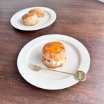 Ito Ohno Instagram - 全粒粉入りスコーンにクリームチーズとプラムジャムをトッピング。🍑🧀 大量に作られたスコーン、一気になくなってしまった！(もちろん私一人で。) #スコーンサンド #全粒粉スコーン #手作りお菓子