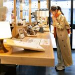 Ito Ohno Instagram - CREA web にてニューバランスのスニーカーを履いて蔵前散歩してきました☺️ぜひチェックしてください❄︎ https://crea.bunshun.jp/articles/-/40264