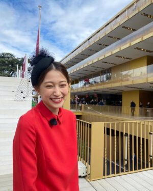 Ito Ohno Instagram - フジテレビ「セノビタビ」
明日土曜4時半から放送です。
日本では味わえないちょっと背伸びしたパリの旅になっています。
美味しいレストランやスイーツを食べながら、感動する時間を過ごしました
最後は凱旋門賞を観戦してきました。日本とは違う空気の中でのレースは忘れられません。
頭の帽子はソワソワしたけど💦
いざ現地に行くと忘れるくらい
皆さん大きな帽子をつけられていました👒✨
ぜひご覧ください🇫🇷🐴🥖
#セノビタビ
#凱旋門賞 
#ステイフーリッシュ
#タイトルホルダー
#ディープボンド 
#ドウデュース

衣装
dress @paulekajapan 
shoes @mimi33_official
