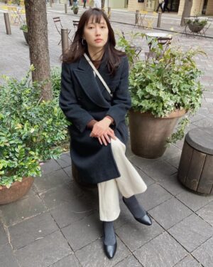 Ito Ohno Instagram - おでかけ👾
#前髪つくりました ♡

coat @beautifulpeople_officialsite 
bag @polene_paris 
Merci！polene_paris
