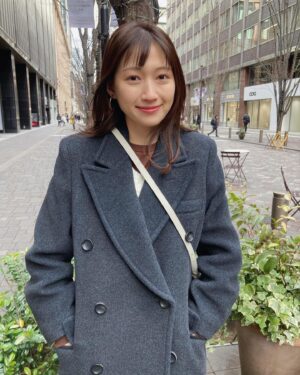 Ito Ohno Instagram - おでかけ👾
#前髪つくりました ♡

coat @beautifulpeople_officialsite 
bag @polene_paris 
Merci！polene_paris