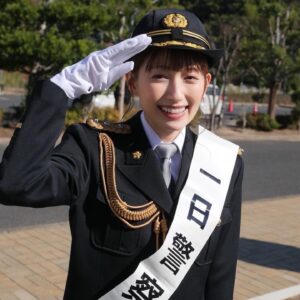 Ito Ohno Instagram - より安全で、多くの方々が安心して笑顔で過ごせるまちになることを願い、折尾警察署の一日署長を務めさせていただきました。
温かくお迎えいただきありがとうございました。
#一日署長