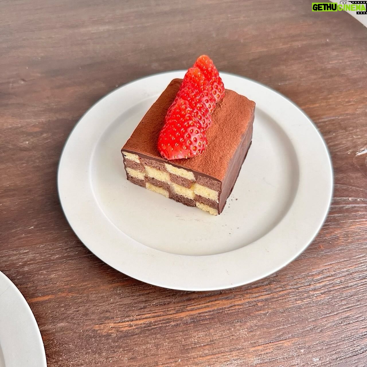 Ito Ohno Instagram - ハッピーバレンタイン💌 @cotta_corecleさんのレシピを見ながら サンセバスチャンケーキを初めて作ってみました🫶 #サンセバスチャンケーキ #手作りお菓子