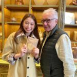 Ito Ohno Instagram - フレンチやチョコ好きの私にとって、神さまのような存在のアランデュカスさん。アランさんのレシピ本を読むほど大ファンなのですが、@lebiscuitalainducasse へ立ち寄ったとき、アランさんがお店でお菓子教室を開いていらして「ついこの間まで大阪と京都にいたんだよ」と話してくださいました。また行けますように。夢の中にいるようなひととき、ありがとうございました🍫