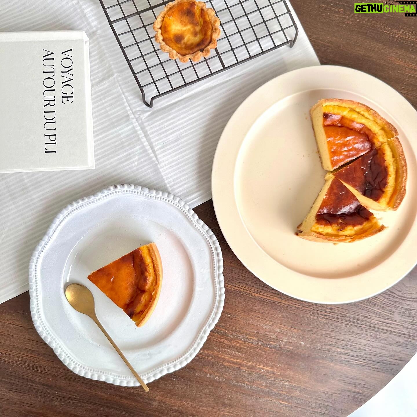 Ito Ohno Instagram - カスタードタルト🥧 浅いタルト型ではなく深底で焼いてみたけれど、 食べすぎてしまってます😵💫 #カスタードタルト #フラン #flanpatissier #手作りお菓子