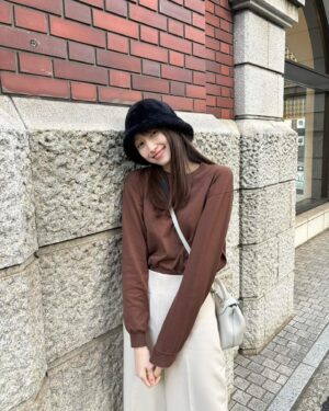 Ito Ohno Instagram - みなさんいかがお過ごしですか？
11月あと半分、楽しみましょう😌🤍

tops: @auralee_tokyo 
shose: @pellico_official