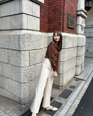 Ito Ohno Instagram - みなさんいかがお過ごしですか？
11月あと半分、楽しみましょう😌🤍

tops: @auralee_tokyo 
shose: @pellico_official