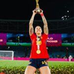 Itziar Castro Instagram - Lo dije el domingo y lo digo ahora: @jennihermoso yo te quiero, yo te adoro! Y ahora más que nunca #NOESTÁSSOLA #NOESTÁISSOLAS Comunicado oficial de @futpro_asociacion y las CAMPEONAS DEL MUNDO y otras jugadoras ⚽️ #SeAcabó #RubialesINHABILITACIÓN #futbolfemenino #fútbolfemenino #campeonas #campeonasdelmundo #jenniferhermoso #jennihermoso #nosemerecenesto