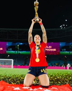 Itziar Castro Instagram - Lo dije el domingo y lo digo ahora: @jennihermoso yo te quiero, yo te adoro! Y ahora más que nunca #NOESTÁSSOLA #NOESTÁISSOLAS Comunicado oficial de @futpro_asociacion y las CAMPEONAS DEL MUNDO y otras jugadoras ⚽️ #SeAcabó #RubialesINHABILITACIÓN #futbolfemenino #fútbolfemenino #campeonas #campeonasdelmundo #jenniferhermoso #jennihermoso #nosemerecenesto