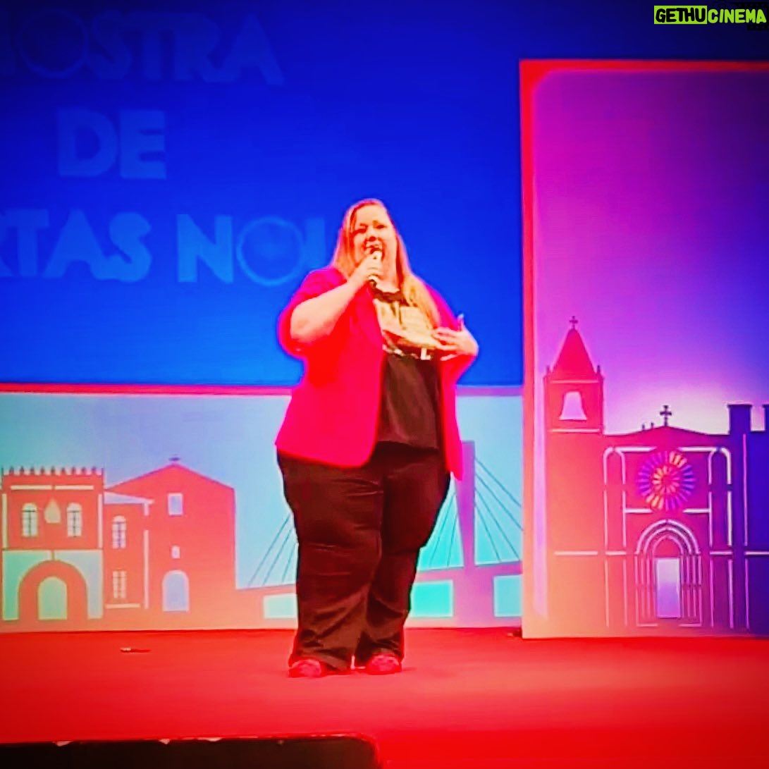 Itziar Castro - 3 Likes - Lo que pasa en Noia no se queda en Galicia 🐙🔥
Así fue la presentación de nuestro corto “L@ Cita” en la @mostracurtasnoia
Grazas siempre @alfaiaproduccion
#lacitacorto #lacita #noia #queimada #galicia #galiciacalidade #festival #corto #cortometraje #itziar #itziarcastro #itziarcastrovisavis #shorfilm #womendirectors #womenfilmmakers #mujerdirectora #queer #queercinema #lgtb #lgtbi #lgtbiq #lgbt #lgbtqia #lesbianlove #womenfilm #comediaromantica #romanticfilm #romanticcomedy #igualdad #diversidad