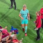 Itziar Castro Instagram - Fútbol y sororidad 💜 podría ser contradictorio o un oxímoron, pero es una realidad maravillosa! Gracias @atletifemenino @fcbfemeni #fútbol #fútbolfemenino #seacabó #sororidad #amistad #atleticodemadrid #fcbarcelona #barça #mujeres #wonen #soccer #fútbolfemenino