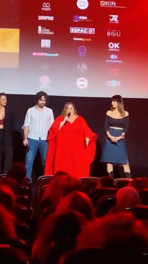 Itziar Castro Instagram - Aún con resaca emocional por lo vivido ayer en el @palacioprensa en la première de #LaCitaCorto sólo puedo decir GRACIAS 🐙 

@carla.antonelli @beatrizmbula @noeliamarlo_ @rocio_saiz @huichi_chiu @soyalbariconavarro @lluisavalldaura @mariaisabeldiazlago @palmaagustina @_alejacastello @ceciliagessa @gessasproducciones @hugogmolero @rumbo_films @amcaproducciones @georginarabasso @amantisoficial @pariente.susana @rut_alcala @susanapenamua 
@spg_woman @pepemilanshoes @evitacalleja @prismaideas_ @cerocomunicacion @idolyagency_official @thehypemadrid @zuppa.es @saboriz_es @agua.nea @miwirealdrinks @lemongrass_spain @komvidakombucha @cheesecakeavenue.es @sweetdeliverymadrid @funtastyc_es @libe_uniquecocktails @martacarinomadrid @rcservicemadrid @kbnnextmedia @okmobility @gramona1881 @ignacio_furest @circuitfestival 

#premiere #palaciodelaprensa #cortometraje #itziar #itziarcastro #itziarcastrovisavis #lacita #corto #directora #mujerdirectora #mujerdirectoradecine #womendirectors #womencinematographers