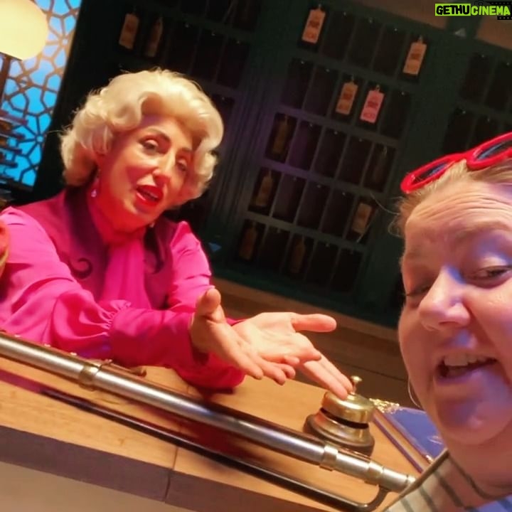 Itziar Castro - 1.9K Likes - Tengo tantos momentos divertidos con @rossydpalma que no se cuál elegir para felicitarle el cumpleaños, así que aquí tenéis carrusel de vídeos llenos de 😂
Doy gracias al universo por habernos juntado, pq cuando no la conoces la admiras, pero cuando la conoces no puedes hacer otra cosa que AMARLA ❤️
Feliz cumpleaños querida, adorada, admirada amiga Rossy 🌴 TE QUIERO, TE ADORO y no es sólo just in case 😜
Aquí algunos momentos llenos de RISAS en #behindthescenes en el rodaje de #ÉraseUnaVezPeroYaNo de @manolocaro con @sebastianyatra @soymtrevino @asieretxeandia @monica__mara @lunalionne @netflixes @netflixlat @netflix
#rossydepalma #cumpleaños #happybirthday #birthday #lavieenrossy #sebastianyatra #yatra #marianatreviño #asieretxeandia #manolocaro #itziar #itziarcastro #itziarcastrovisavis #rodaje #detrásdecámaras #humor #risas