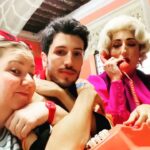 Itziar Castro Instagram - Tengo tantos momentos divertidos con @rossydpalma que no se cuál elegir para felicitarle el cumpleaños, así que aquí tenéis carrusel de vídeos llenos de 😂 Doy gracias al universo por habernos juntado, pq cuando no la conoces la admiras, pero cuando la conoces no puedes hacer otra cosa que AMARLA ❤️ Feliz cumpleaños querida, adorada, admirada amiga Rossy 🌴 TE QUIERO, TE ADORO y no es sólo just in case 😜 Aquí algunos momentos llenos de RISAS en #behindthescenes en el rodaje de #ÉraseUnaVezPeroYaNo de @manolocaro con @sebastianyatra @soymtrevino @asieretxeandia @monica__mara @lunalionne @netflixes @netflixlat @netflix #rossydepalma #cumpleaños #happybirthday #birthday #lavieenrossy #sebastianyatra #yatra #marianatreviño #asieretxeandia #manolocaro #itziar #itziarcastro #itziarcastrovisavis #rodaje #detrásdecámaras #humor #risas
