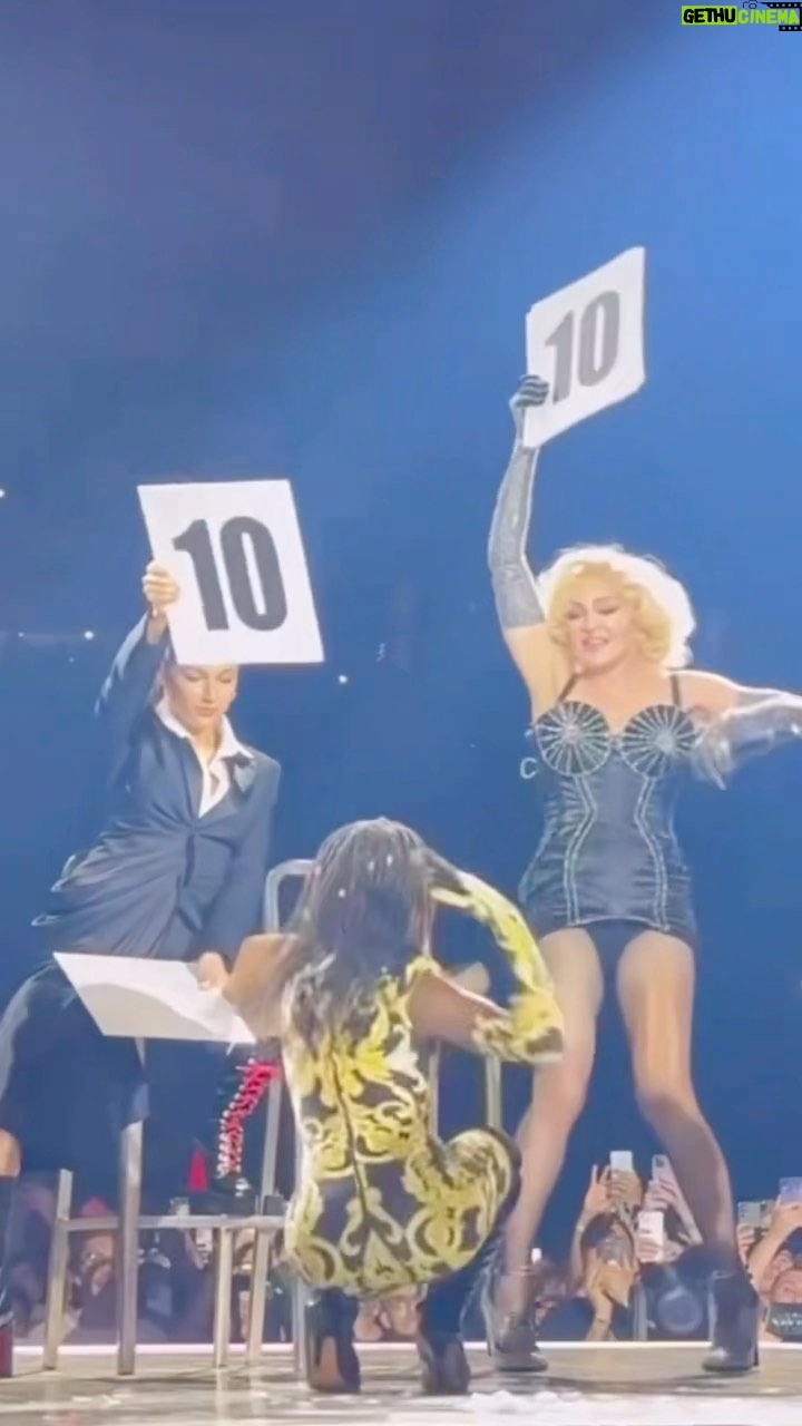 Itziar Castro - 3 Likes - MADONNAAAAAAAAAAA 💥 @madonna
Aún en shock, y ya han pasado días, pero es que volví a ser la adolescente que flipaba con la diva, con su puesta en escena, su dominio del show, su equipo de bailarines/as, las luces, el vídeo, sus hijos… y la sorpresa de @ursulolita que es tan fuerte!!!!!
Además lo viví cerquita de la familia elegida, mi @perepalau que ya hace 25 años que somos casa 🐙 mi querida @listosparadespegue y la maravillosa @sayobellvis y encuentros sorpresivos con mi adorado @benjadelarosa y la otra diva de la noche @antonioalbella
What a night! To always remember! 🤭😍
#madonna #celebrationtour #celebration #hollydays #vogue #diva #ursulacorbero #itziar #itziarcastro #itziarcastrovisavis #úrsulacorberó #lacasadepapel #visavis #moneyheist #tokio #palausantjordi #showtime #nofear 🏳️🌈🏳️⚧️