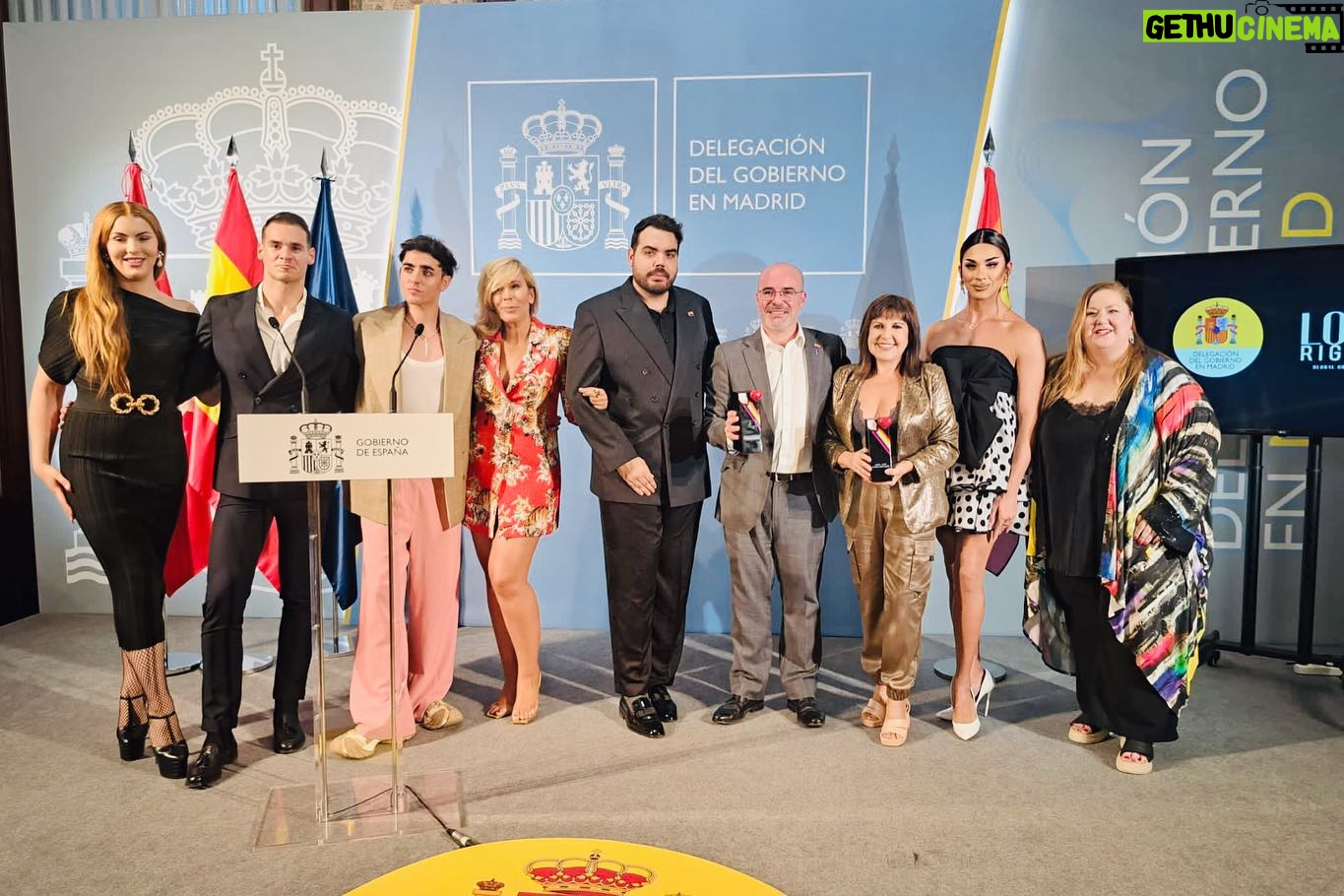Itziar Castro Instagram - Un honor haber sido embajadora de @loverights.global en su presentación oficial en @dgobiernomadrid y compartirlo con gente maravillosa que luchamos por los derechos del colectivo #LGTBIQA y por una sociedad más diversa, inclusiva y mejor para todas las personas. @franmartagui @lolesleona @kevinderibes @lucloren @maria_eizaguirre @mirenib @petramartinez1944 @carmenfarala @jurijiderklee @enmalopeza 📸 @dvitores_pht #fundación #fundacionlgtbi #loverights #lgtbiq #lgtbi #lgtb #lbt #lgtb #lgtbq #lgtbqia #itziar #itziarcastro #itziarcastrovisavis #lolesleon #petramartinez #lucloren #mirenibarguren #enmalópezaraujo #delegacion