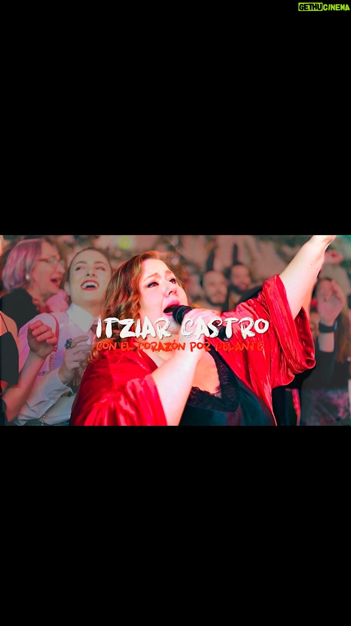 Itziar Castro Instagram - ¿Quieres verme el alma? ¿Quieres saber lo que pienso y siento, del amor, el desamor, la pasión, el dolor, el bullying, el amor propio, el resurgir…? Pues todo ello lo puedes ver en mi espectáculo #ConElCorazónPorDelante un concierto poético-teatral en el que me abro en canal emocionalmente hablando. Un viaje por el amor y el desamor, con humor, cabaret, honestidad, vulnerabilidad, verdad y sorpresas. Si nos quieres llevarme a tu localidad, estaré encantada de llevarte este pedacito de mi ❤️ Y si quieres verlo, ya estamos de gira por España, mira en la descripción de mi perfil. Aquí una pequeña muestra de lo que fue la presentación del proyecto el 14 de febrero en la @salaequismadrid con muchos amigos, amigas y amigues. Gracias a @recordtime_agencia #Vídeo @showprimeproducciones #Libro @planetadelibros @mrediciones #ilustraciones @giselfust #fotos @sentido_fotografia #kimono @kimonea #pantalones @carisalfashiontallasgrandes #zapatos @pepemilanshoes #concierto #poéticoteatral #poesía #poesia #poesiaenespañol #poesías #poemas #canciones #caballitademarconmaldeamores #itziar #itziarcastro #itziarcastrovisavis #lorenagomez #martilda #magia #humor #cabaret #amor #desamor #superación #amorpropio #bullying