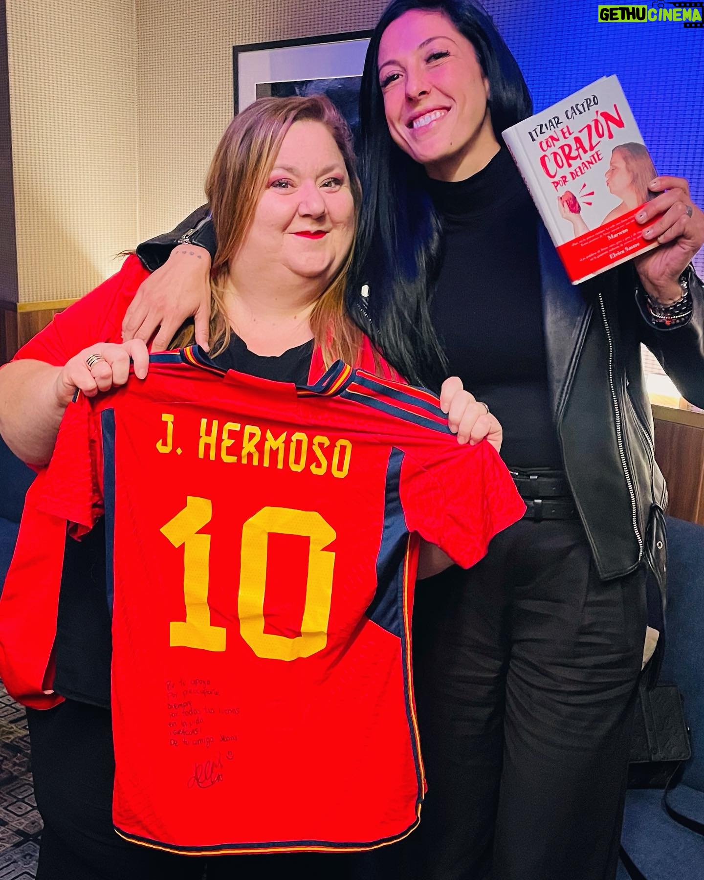 Itziar Castro - 5.7K Likes - Siempre contigo guerrera 💪🏼
@jennihermoso eres referente dentro y fuera del campo y un orgullo ser tu amiga ❤️
#jennihermoso #jenni #itziar #itziarcastro #itziarcastrovisavis #seacabó #conelcorazónpordelante #amigas #friends #friendship #sororidad #admiración #jenniyotequierojenniyoteadoro