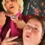 Itziar Castro Instagram - Tengo tantos momentos divertidos con @rossydpalma que no se cuál elegir para felicitarle el cumpleaños, así que aquí tenéis carrusel de vídeos llenos de 😂 Doy gracias al universo por habernos juntado, pq cuando no la conoces la admiras, pero cuando la conoces no puedes hacer otra cosa que AMARLA ❤️ Feliz cumpleaños querida, adorada, admirada amiga Rossy 🌴 TE QUIERO, TE ADORO y no es sólo just in case 😜 Aquí algunos momentos llenos de RISAS en #behindthescenes en el rodaje de #ÉraseUnaVezPeroYaNo de @manolocaro con @sebastianyatra @soymtrevino @asieretxeandia @monica__mara @lunalionne @netflixes @netflixlat @netflix #rossydepalma #cumpleaños #happybirthday #birthday #lavieenrossy #sebastianyatra #yatra #marianatreviño #asieretxeandia #manolocaro #itziar #itziarcastro #itziarcastrovisavis #rodaje #detrásdecámaras #humor #risas