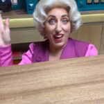 Itziar Castro Instagram - Tengo tantos momentos divertidos con @rossydpalma que no se cuál elegir para felicitarle el cumpleaños, así que aquí tenéis carrusel de vídeos llenos de 😂 Doy gracias al universo por habernos juntado, pq cuando no la conoces la admiras, pero cuando la conoces no puedes hacer otra cosa que AMARLA ❤️ Feliz cumpleaños querida, adorada, admirada amiga Rossy 🌴 TE QUIERO, TE ADORO y no es sólo just in case 😜 Aquí algunos momentos llenos de RISAS en #behindthescenes en el rodaje de #ÉraseUnaVezPeroYaNo de @manolocaro con @sebastianyatra @soymtrevino @asieretxeandia @monica__mara @lunalionne @netflixes @netflixlat @netflix #rossydepalma #cumpleaños #happybirthday #birthday #lavieenrossy #sebastianyatra #yatra #marianatreviño #asieretxeandia #manolocaro #itziar #itziarcastro #itziarcastrovisavis #rodaje #detrásdecámaras #humor #risas