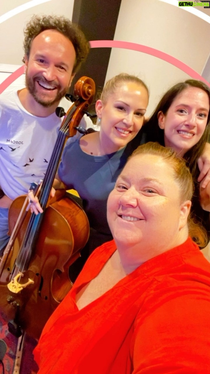 Itziar Castro Instagram - Grabando la canción “L@ Cita” para @lacitacorto Letra y 🎶 @juanantoniosimarro & @itziarcastro 🎻 de @cristinamusic_strings chelo de @cristinasuey 🥁 de @faniff 🎙️ @__elespacio_ @showprime_music #lacitacorto #cortometraje #corto #canción #lacita #womanfilmmaker #cine #cinema #queercinema #lgtbiq #lgtb #lgbt #lgtbespaña #womencinema #itziar #itziarcastro #itziarcastrovisavis