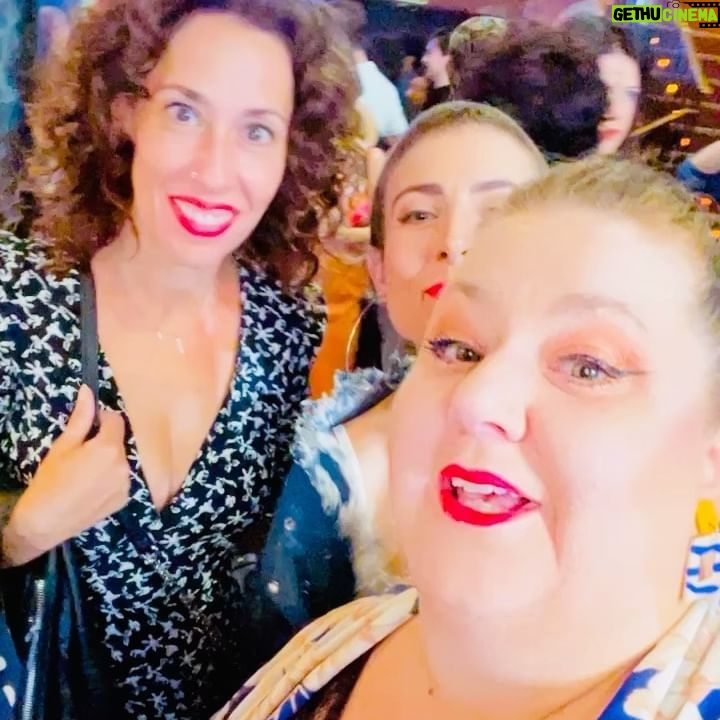 Itziar Castro - 3.8K Likes - Cuando tu compi @maggiecivantos no sólo es la prota si no que también es la productora de #ElJuegoLaPelícula hay que ir a apoyarla!
Y ahí estuvimos la familia de #visavis y de la cultura.
#premiere #cine #cineespañol #visavis3 #visavis4 #visaviseloasis #itziar #itziarcastro #itziarcastrovisavis #maggiecivantos #estreno