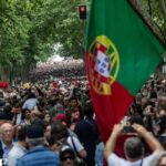 Iva Domingues Instagram - Lisboa , 25 de Abril de 2024 50 anos da Revolução.🌹 Foi bonita a festa, pá ! 📷 @jornalexpresso