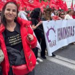 Iva Domingues Instagram - O Povo saiu à rua… não me lembro, em muitos anos, de ver tanta gente !!! Viva a Liberdade ! #25deAbrilSempre #FascismoNuncaMais