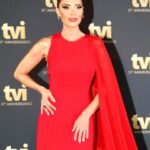 Iva Domingues Instagram - Parabéns TVI ! ♥️ Styling @goncalomello Vestido @rosa_clara Make up @martacruz_makeup_lifestyle Cabelos @maryjane.hairstylist Jóias @terzihan.lisboa @tvioficial @ruivalido