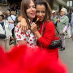 Iva Domingues Instagram - O Povo saiu à rua… não me lembro, em muitos anos, de ver tanta gente !!! Viva a Liberdade ! #25deAbrilSempre #FascismoNuncaMais