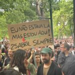 Iva Domingues Instagram - O Povo saiu à rua… não me lembro, em muitos anos, de ver tanta gente !!! Viva a Liberdade ! #25deAbrilSempre #FascismoNuncaMais