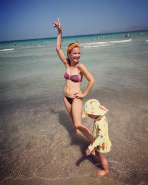 Ivana Korolová Instagram - ❤️🌊☀️
Užívejte léto, ať jste kdekoliv!! Za chvíli bude půlka prázdnin, tak ať si můžete říct…,,To neva! Jedu naplno”☺️ #summer #family