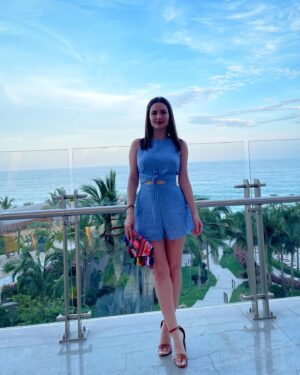 Ivana Baquero Instagram - Summer nights at @grandvelascabos 
Stunning view, but what came next was even better.... 🍽🍷 
And if you know me, you know the way to my heart is through my stomach!! 
#GrandVelas #MyVelasExperience