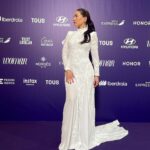 Ivana Baquero Instagram - Thank you @woman_es for such a good time! Bellísima noche en ocasión de los Premios Woman, celebrando a mujeres extraordinarias y en compañía de mujeres maravillosas a las que admiro infinitamente 💜 Y por eso hoy, en especial, celebro a mi maravilloso equipo en @bedelkatalent , y a todas las mujeres que me acompañan en ésta aventura de vida y que me enseñan e inspiran día tras día. MU&H: @kleykafe for @diorbeauty Joyas: @joyeriasuarez Dress: @inmalinares Heels: @stevemaddenesp Gracias @galleryroomc