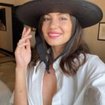 Ivana Baquero Instagram – Happy Weekend! 🖤
¡Feliz Finde! 🖤