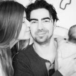 Ivana Miličević Instagram - #happyfirstfathersday @paddyhogan1 #DILF photo by @rosshinkle #proudpapa