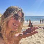 Ivana Miličević Instagram - This butterfly came for a hang at das beach!